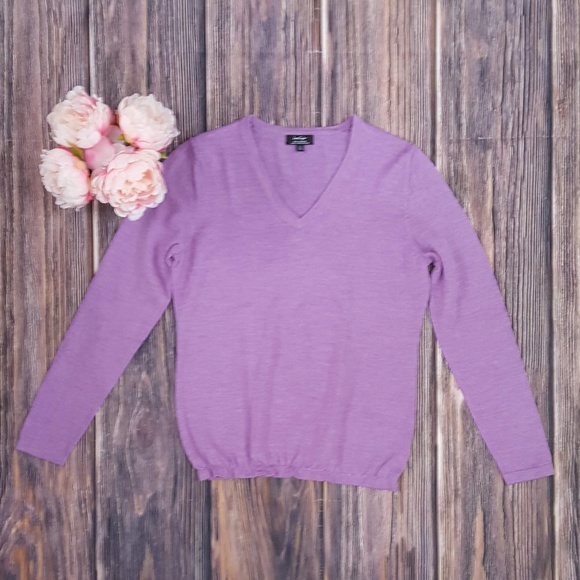 Lord & Taylor, V-Neck Extra Fine Merino Sweater, L - Picture 2 of 7